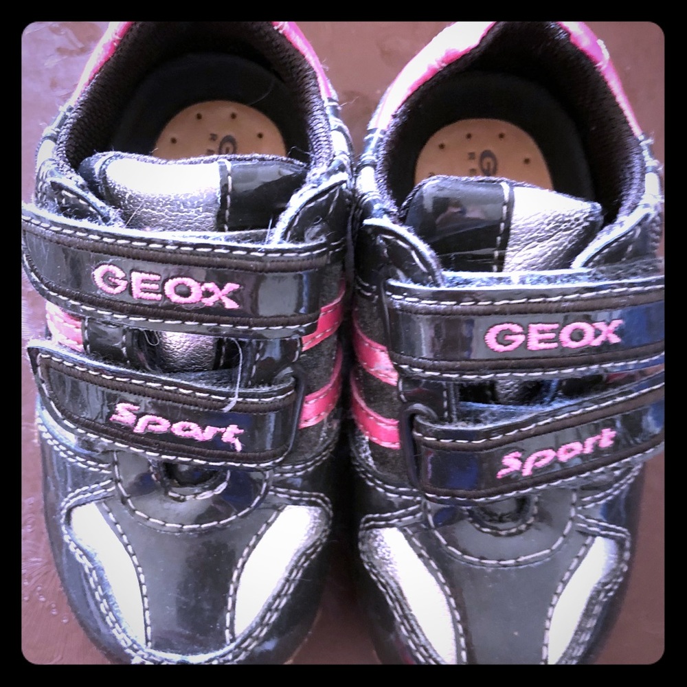 Super Cute GEOX Respira gray and pink sport shoes
